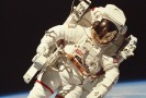 Прилетевшие на «Союзе ТМА-19» космонавты со своей стороны и нынешний экипаж Международной космической станции (МКС) - со своей - открыли люки между кораблем и станцией и обнялись.