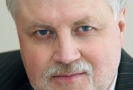 Премией в миллион долларов математик Григорий Перельман распорядится сам. Такое мнение высказал председатель Совета Федерации Сергей Миронов в ходе своего визита в Петербург.
