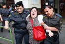 Евросоюз надеется, что российские власти проведут расследование разгона марша несогласных 31 мая в Москве на Триумфальной площади и примут соответствующие меры. Об этом заявил замглавы представительства ЕС в РФ Майкл Уэбб.