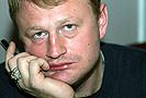 22 января 2010 года Приморский районный суд Новороссийска арестовал Алексея Дымовского. Ему надели наручники и посадили в автозак, говорит представляющий интересы экс-майора правозащитник Вадим Карастелев.