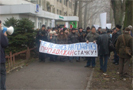Утром 23 марта 2009 года рабочие Херсонского машиностроительного завода заблокировали проходную и въезд на территорию ХМЗ в знак протеста против массовых сокращений на предприятии. Протестующие не пропускают ни руководителей ХМЗ, которые попытались проникнуть на территорию с помощью охранников, ни штрейкбрехеров.