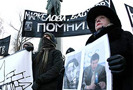 Московские власти объяснили причину отказа в проведении акции памяти адвоката Станислава Маркелова и журналистки Анастасии Бабуровой. Чиновники утверждают, что организаторы акции подали заявку «слишком рано». Кроме того, 14 января 2010 года столичные власти заявили, что высказывания организаторов-правозащитников о запрете на проведение акции носят «откровенно провокационный характер».