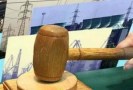 Правительство России утвердило план приватизации на ближайшие пять лет, в котором говорится о продаже госпакетов в крупнейших объектах собственности, рассчитывая получить от приватизации 900 предприятий 1,8 триллиона рублей.