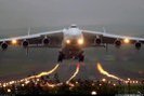 Сегодня рано утром из Амстердама вылетели три рейса – в Нью-Йорк, Шанхай и Дубай. Однако новое облако пепла может поставить под вопрос возобновление движения самолетов над Европой.