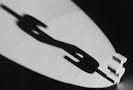 Угольные шахты-копанки Донбасса лет пять, как стали головоломкой для всех правительств Украины, озабоченных общей проблемой: с кого взять денег? В 2006 г. их жестко пытались закрыть, создав даже «угольный спецназ», но, как признал тогдашний глава Углепрома Сергей Тулуб, вместо каждой закрытой шахты появлялось две новые. К 2008 г. эту затею бросили и решили копанки легализовать, но одумались и оставили все как есть. Весной 2011 г. об их легализации заговорил Янукович, а в августе министр топлива и энергетики Юрий Бойко заявил о намерении правительства вернуться к этой идее. Но эксперты сомневаются, что до этого дойдет.