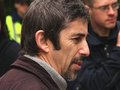 Лидер латвийской партии «Движение 13 января» Владимир Линдерман во время пресс-конференции лауреатов Нобелевской премии по экономике, физике и химии, которая состоялась 7 декабря в Королевской Академии наук в Стокгольме, развернул транспарант с надписью Swedish banks kill Latvia.