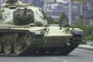 Более десятка танков, несколько армейских грузовиков, а также военные автомобили медпомощи были замечены на главной улице столицы Бахрейна, г. Манама. Войска были введены в центр города вскоре после того, как полиция «очистила» от протестующих городскую площадь.