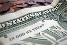 Чистый отток капитала из России за 10 месяцев 2010 года составил 21 миллиард долларов. Об этом заявил руководитель Центробанка Сергей Игнатьев. При этом только за сентябрь и октябрь из страны ушло 8 миллиардов.