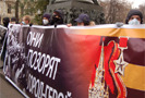 Наряду с массовыми акциями националистов и шествием «Все свои», организованным прокремлевскими молодежными движениями, в День народного единства в Москве состоялся антифашистский митинг, прошедший по инициативе общественных активистов. В противовес «Русским маршам» он прошел под лозунгом «Русские против фашизма».