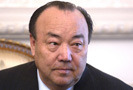 Президент России Дмитрий Медведев принял отставку президента Башкирии Муртазы Рахимова. Поблагодарив Рахимова за работу, глава государства наградил его орденом «За заслуги перед Отечеством» 1-й степени.