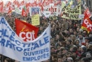 Во Франции начались массовые акции протеста против пенсионной реформы, предложенной министром труда и социальных вопросов Эриком Уортом. Правительство запланировало серьезное повышение пенсионного возраста, что вызвало недовольство множества граждан.