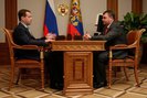 Всё больше разрастается скандал вокруг главы министерства обороны Анатолия Сердюкова. Согласно поступающим из Кремля сведениям, президент России Дмитрий Медведев очень недоволен недавними действиями министра обороны.