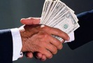 Заместитель руководителя отдела по расследованию особо важных дел Московского межрегионального следственного управления на транспорте СКП Григорий Дымовец получил взятку в размере 1,5 млн долл.