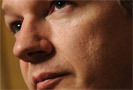 Основатель интернет-портала WikiLeaks Джулиан Ассанж пока остается в Великобритании, несмотря на то, что Белмаршский магистратский суд в Лондоне принял в четверг решение о его экстрадиции в Швецию.