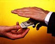 Министр иностранных дел Южной Кореи Ю Мун Хван подал в отставку из-за обвинений в протекции своей дочери при ее трудоустройстве в министерство.