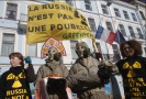 Сегодня в морском порту Санкт-Петербурга активисты Greenpeace провели акцию против ввоза в Россию еще 650 тонн радиоактивных отходов.