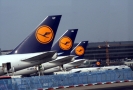 В среду (17 февраля 2010 года) Deutsche Welle сообщило, что пилоты Lufthansa готовятся объявить забастовку Стачка может стать одной из крупнейших за всю историю этой авиакомпании. Они требуют повышения зарплаты.
