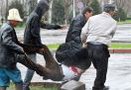 По последним данным, в результате беспорядков на юге Киргизии погибли 187 человек, получили ранения более одной тысячи девятисот человек. По подозрению в организации волнений задержан член партии «Ак-Жол» Пайзуллабек Рахманов.