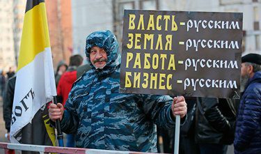 Успех правых партий на выборах в Европарламент и возможная победа Трампа в США вызвали бурное обсуждение в левой среде. В чём причина успеха ультраправых? Как им удаётся привлечь на свою сторону низы рабочего класса? На эти вопросы есть простой ответ – они ловко обманывают своего избирателя.